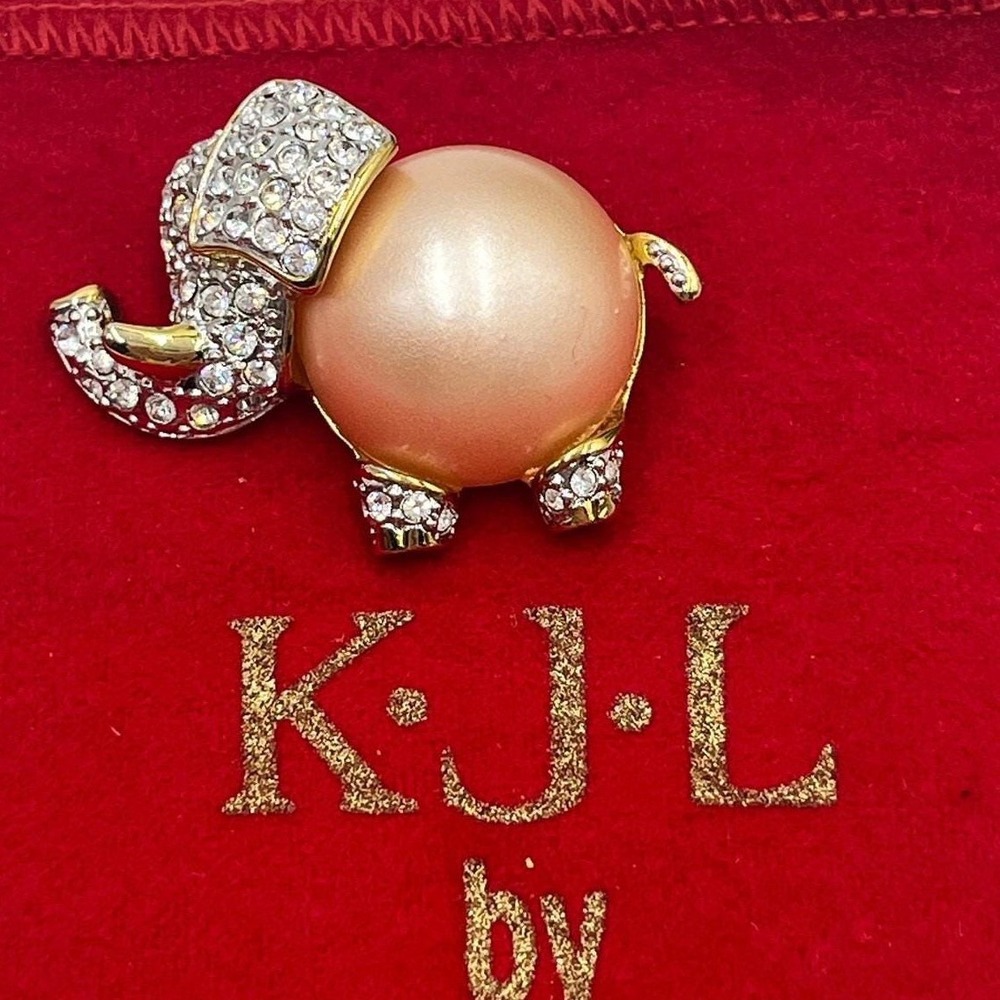 Kenneth Jay Lane Vintage Clear Rhinestone Faux Pearl Belly Elephant Brooch New